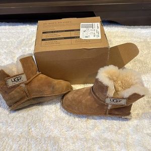 Uggs in box infant size 6/7 fleece lined